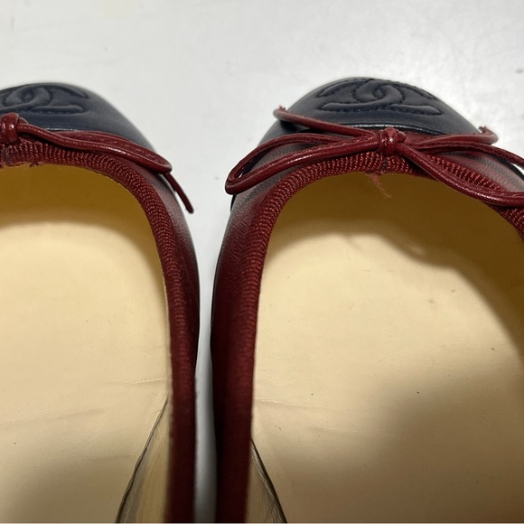 CHANEL Women's Burgundy and Navy Flats - Picture 10 of 10